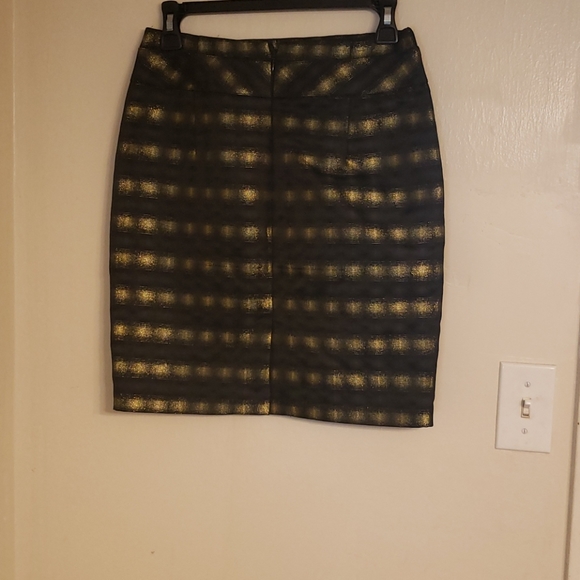 The Limited black and gold pencil skirt - Picture 2 of 3